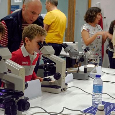 La Universidad de León (ULE), junto con las universidades de Salamanca, Burgos y Valladolid, celebran cada año la Noche Europea de los Investigadores.