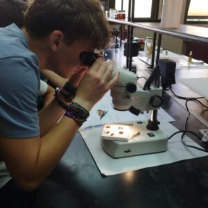 Expociencia Unileon es una feria de divulgación científica en la que se realizan talleres científicos para fomentar la vocación investigadora y emprendedora entre los asistentes, y difundir la labor que desempeñan los grupos de investigación de la Universidad de León